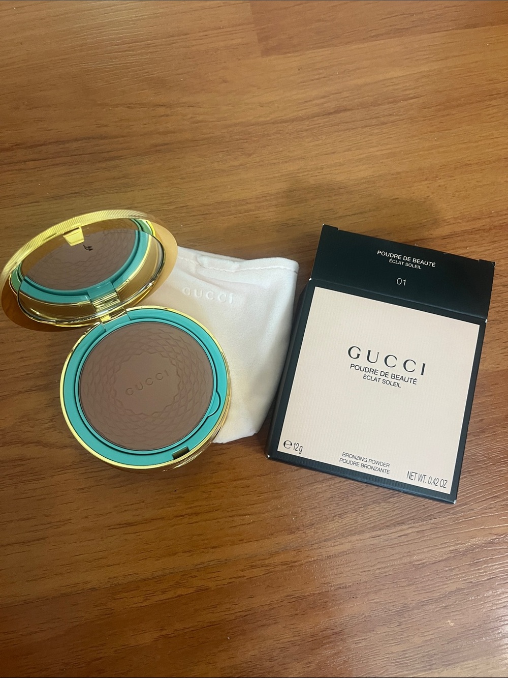 Gucci Poudre de BEAUTE Eclat Soleil Bronzer in shade 01 Fair